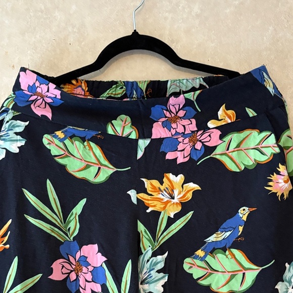 Floral Wide-Leg Pants - Picture 3 of 9